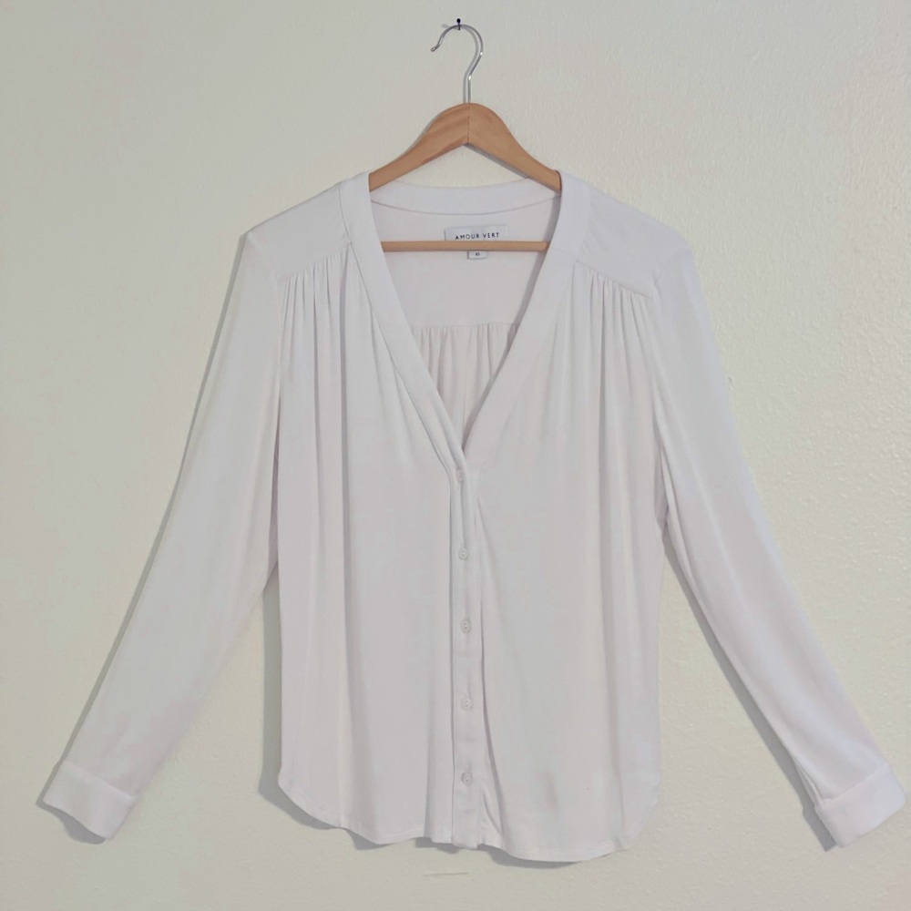 Amour Vert - Long Sleeve Knit Kaya - V-Neck Button Up - White - Size XS